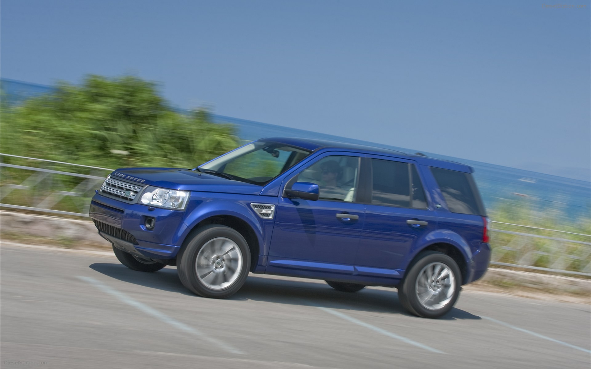 Land Rover LR2 2011